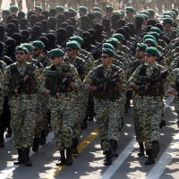 Iranian-soldiers-march